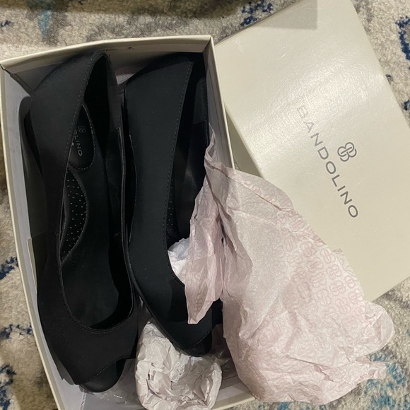BANDOLINO Candra Peep Toe  Wedges - Picture 2 of 5